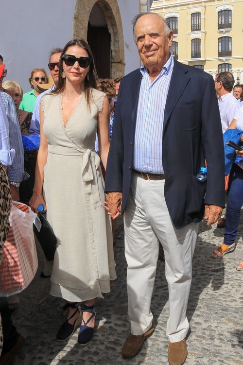 Esther Doña con un vestido de Adolfo Domínguez junto a Carlos Falcó en la Goyesca de Ronda 2018