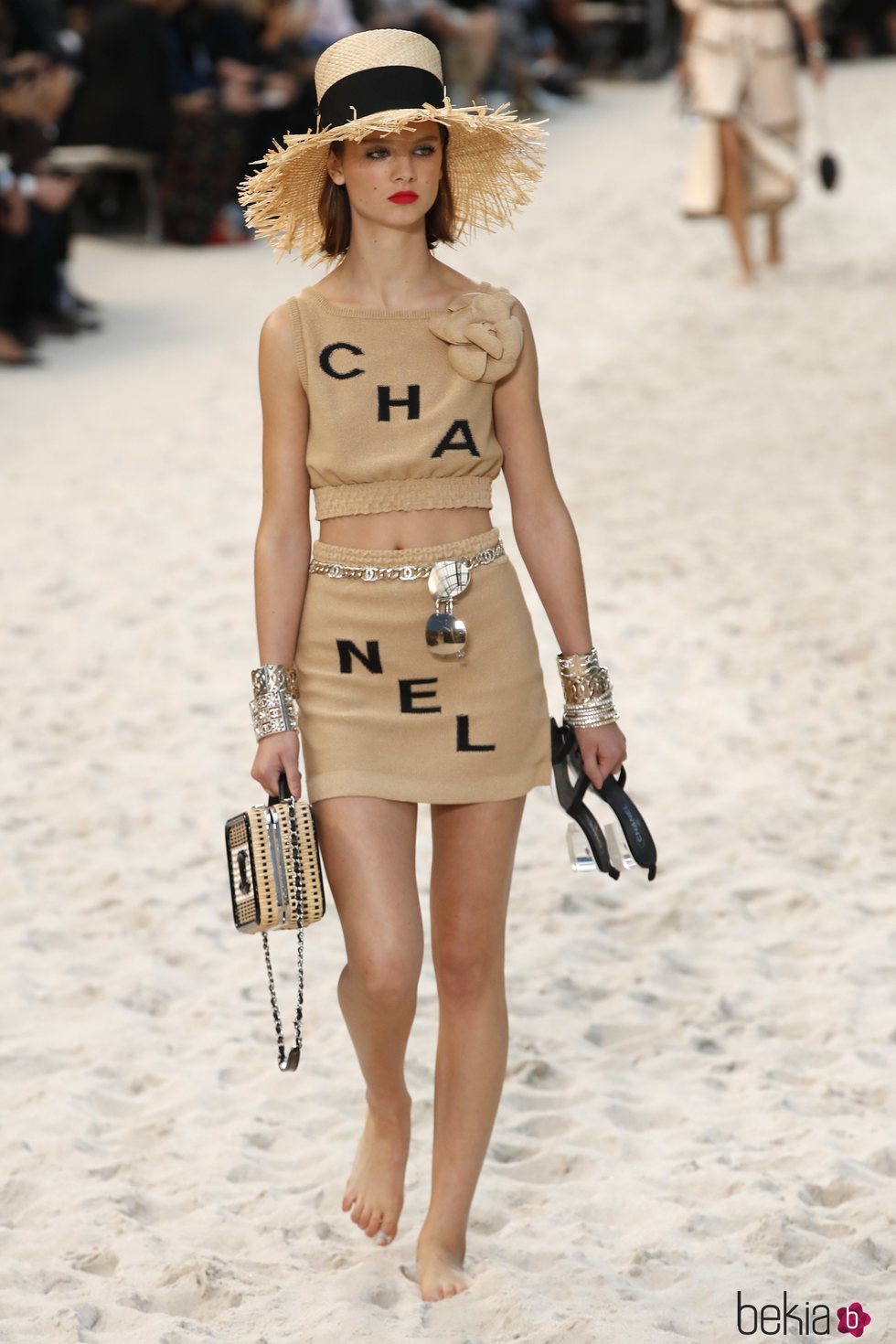 Total look beige de Chanel primavera/verano 2019 en la Paris Fashion Week