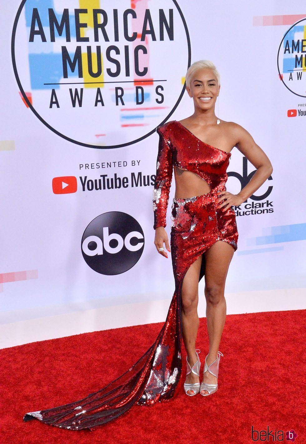 Sibley Scoles con un vestido de lentejuelas en los American Music Awards 2018