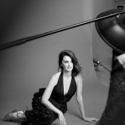 Penélope Cruz posando para su primera campaña con Chanel