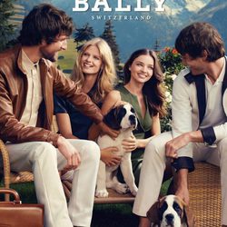 Miranda Kerr junto a otros modelos posan para la firma Bally