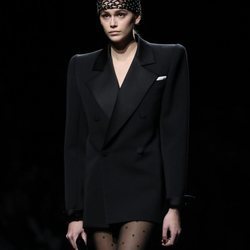 Kaia Gerber desfilando para Saint Laurent en la colección fall/winter 2019/2020