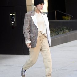 Hailey Baldwin con un look deportivo