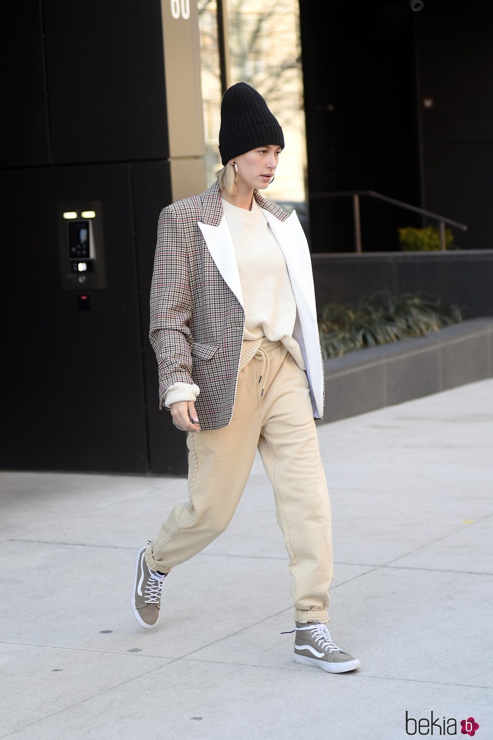 Hailey Baldwin con un look deportivo