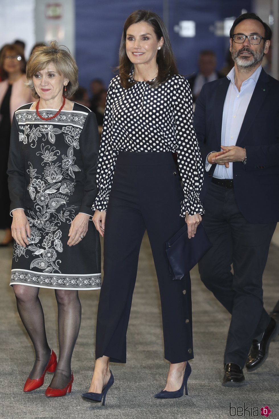 Reina Letizia con blusa de lunares