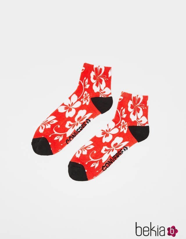 Calzetines estampado floral hawaiano rojo Bershka