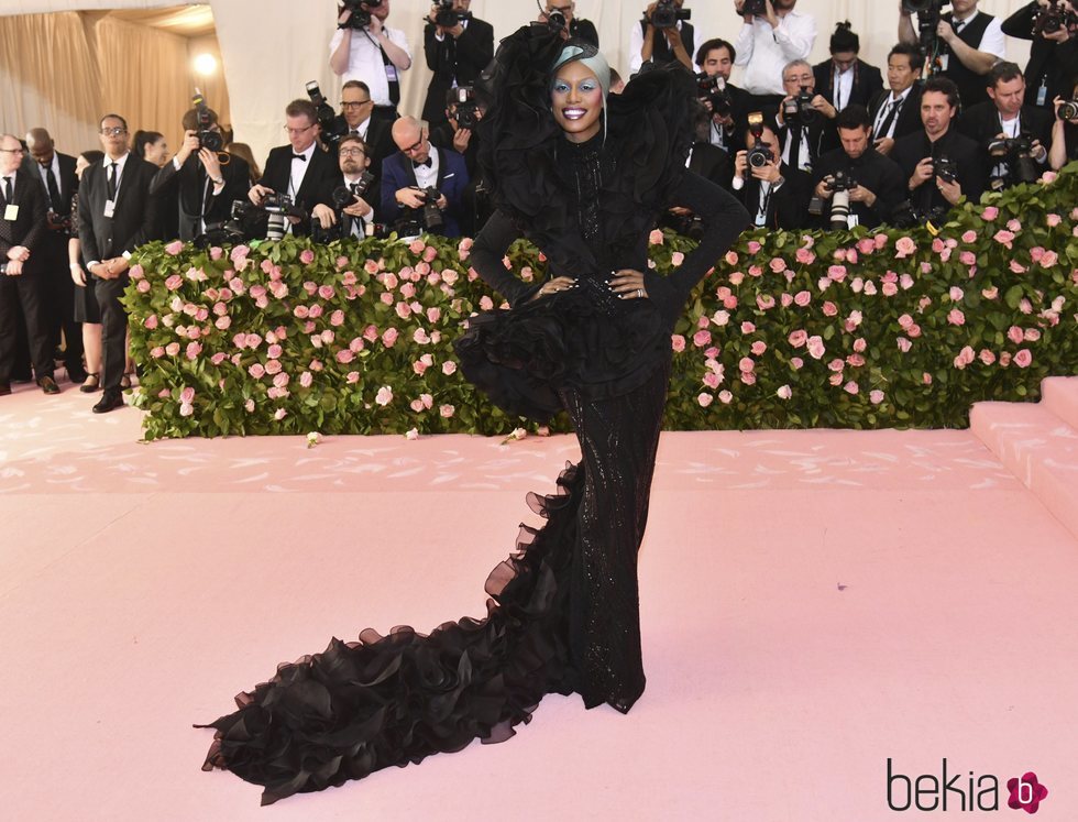 Laverne Cox con un vestido de Christian Siriano en la alfombra roja de la Gala MET 2019