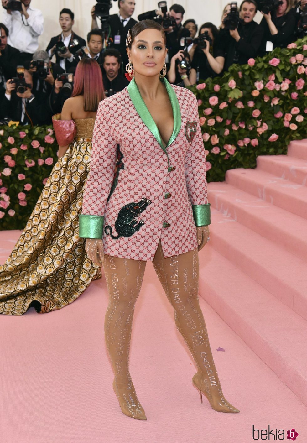 Ashley Graham vestida de Gucci en la alfombra roja de la Gala MET 2019