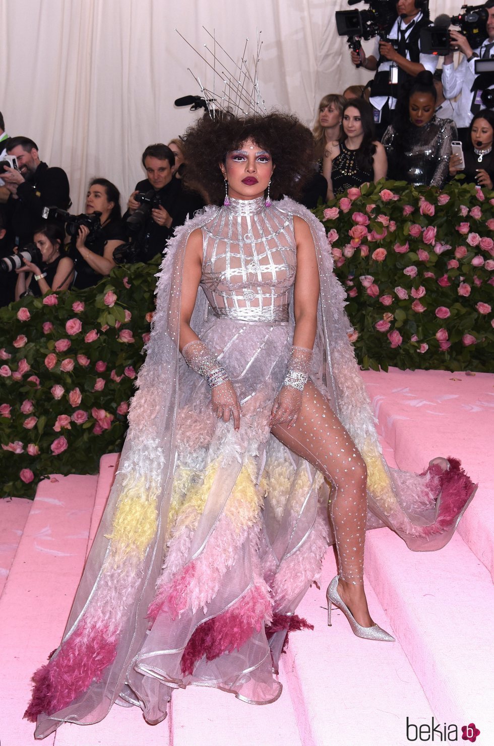 Priyanka Chopra vestida de Dior Alta Costura en la alfombra roja de la Gala MET 2019