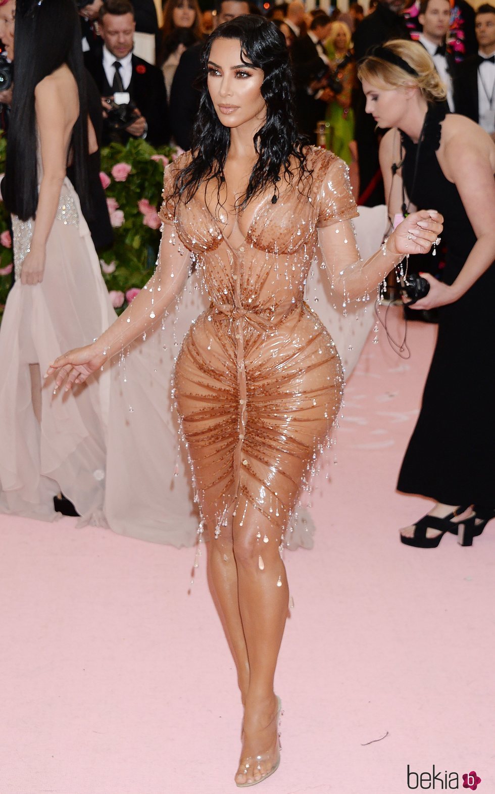 Kim Kardashian vestida de Mugler en la alfombra roja de la Gala MET 2019