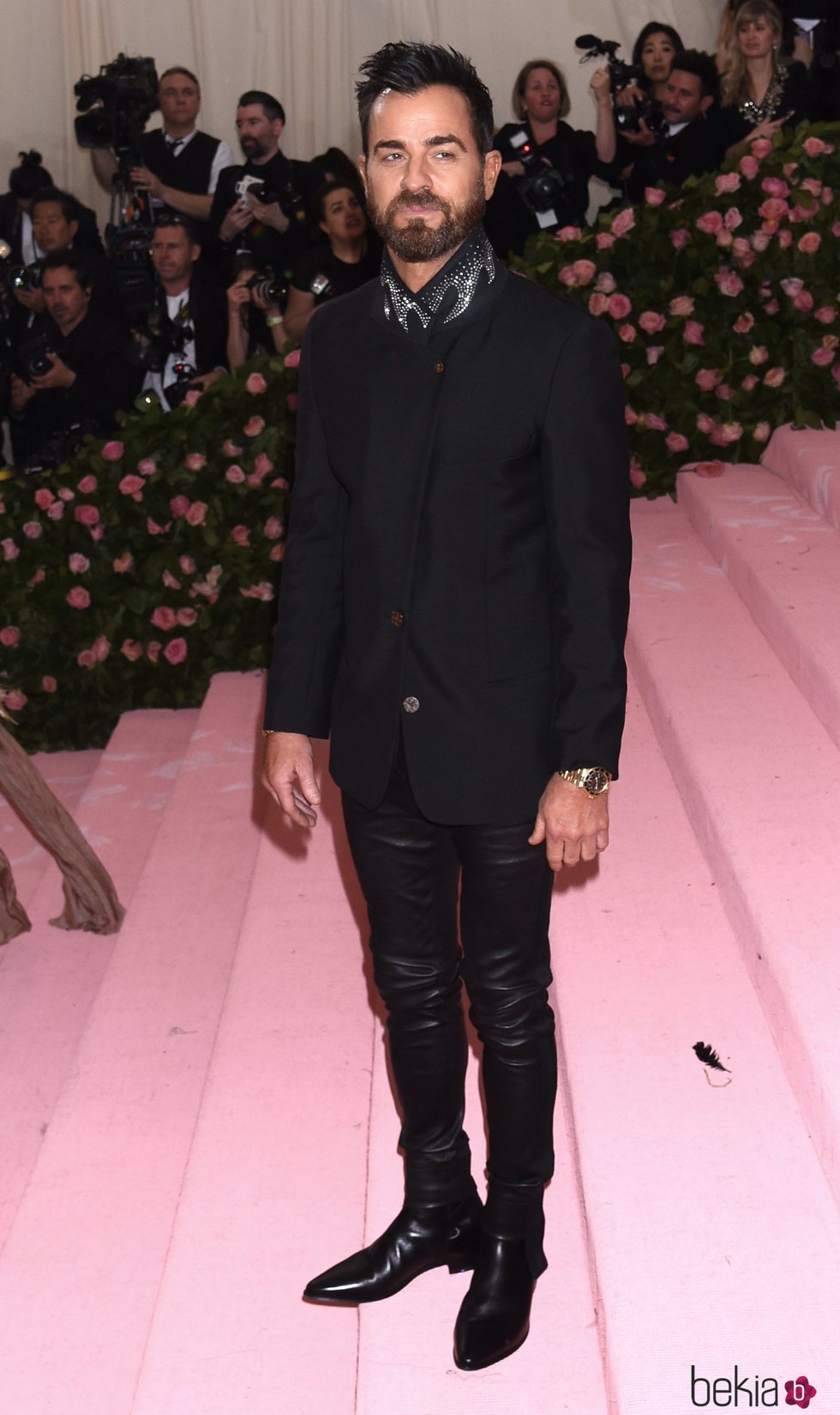 Justin Theroux en un total black en la alfombra roja de la Gala MET 2019