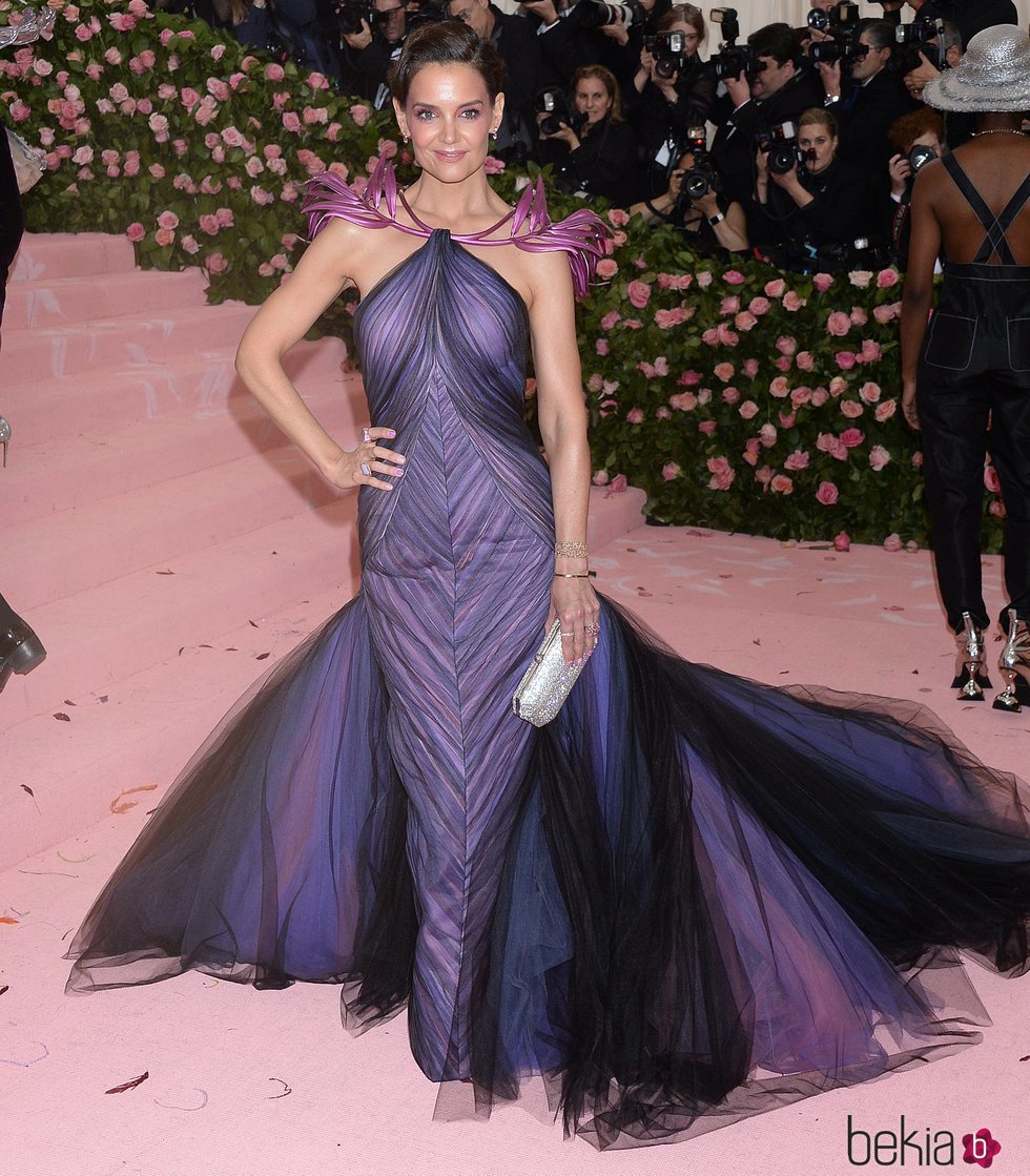 Katie Holmes vestida de Zac Posen en la alfombra roja de la Gala MET 2019