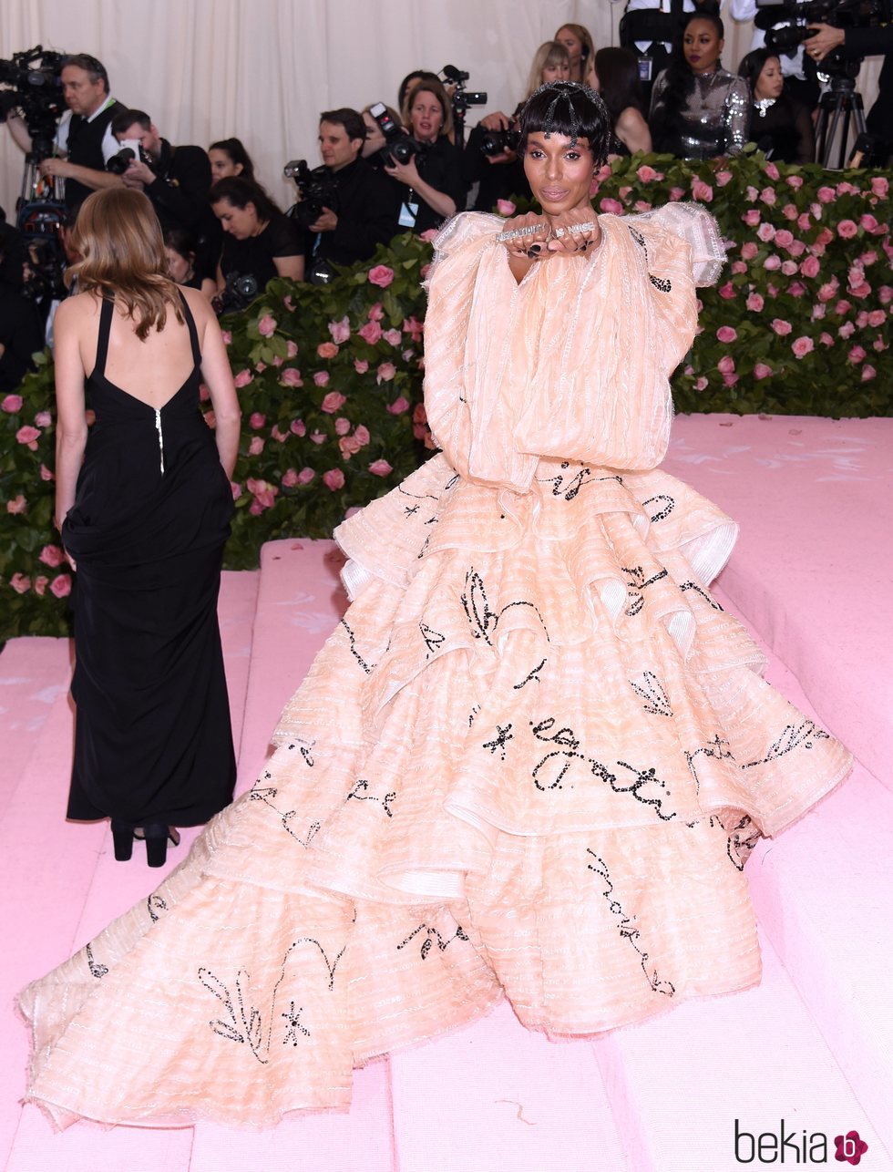 Kerry Washington con un vestido de Tory Burch en la alfombra roja de la Gala MET 2019