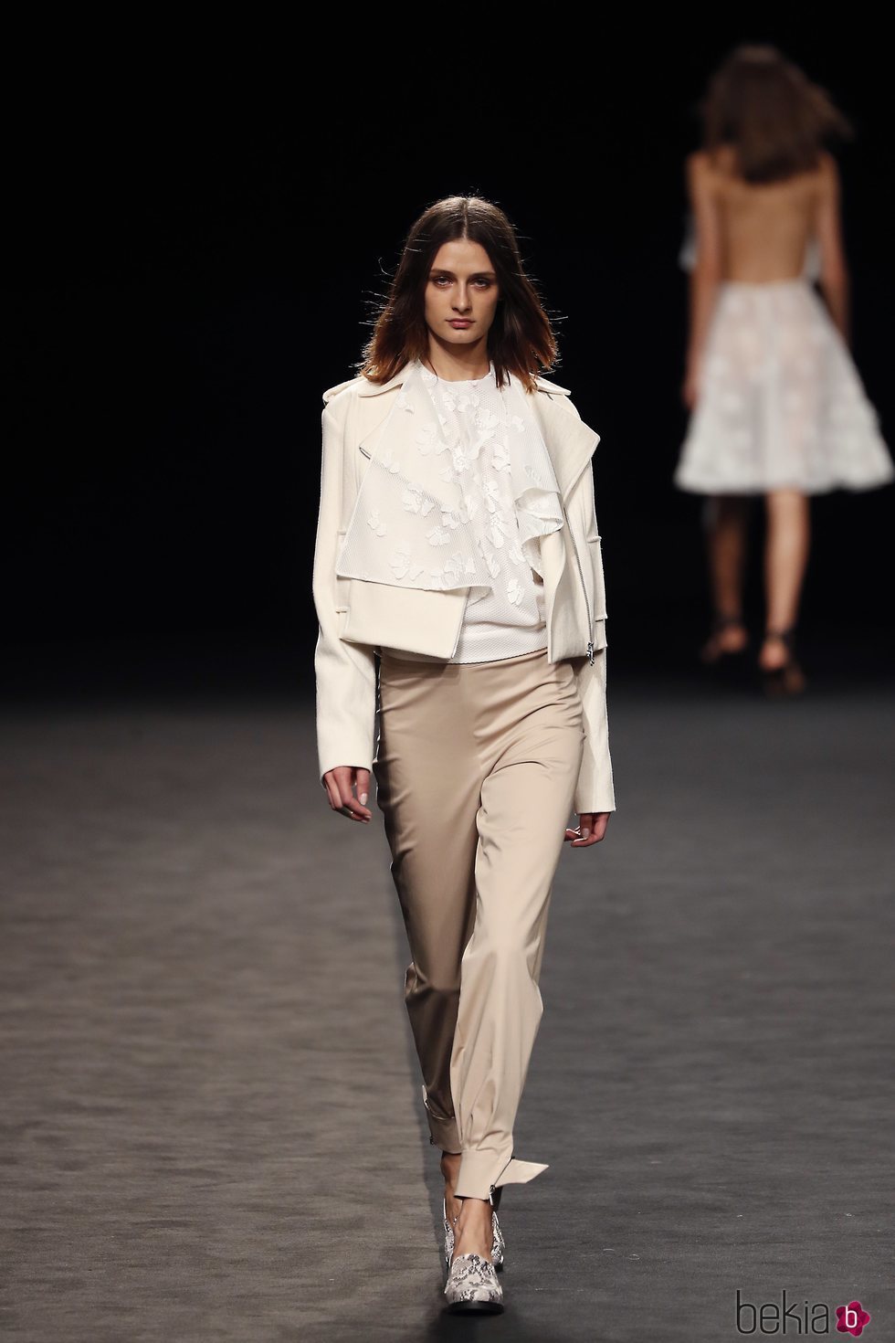 Pantalones super ajustados y capa sobre capa en el desfile primavera/verano 2020 de Torretta en la MBFWMadrid  julio 2019