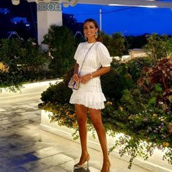 Paula Echevarria en Capri con un mini vestido blanco