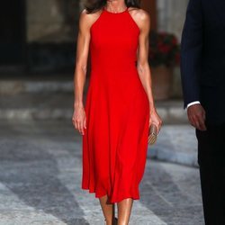 La Reina Letizia de rojo pasión en la recepción de la Almudaina