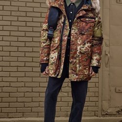 Abrigo de camuflaje con capucha de 'Zara SRPLS' otoño 2019