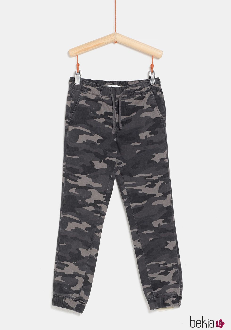 Pantalón militar negro de la colección 'I-O' de Carrefour y TEX para otoño/invierno 2019