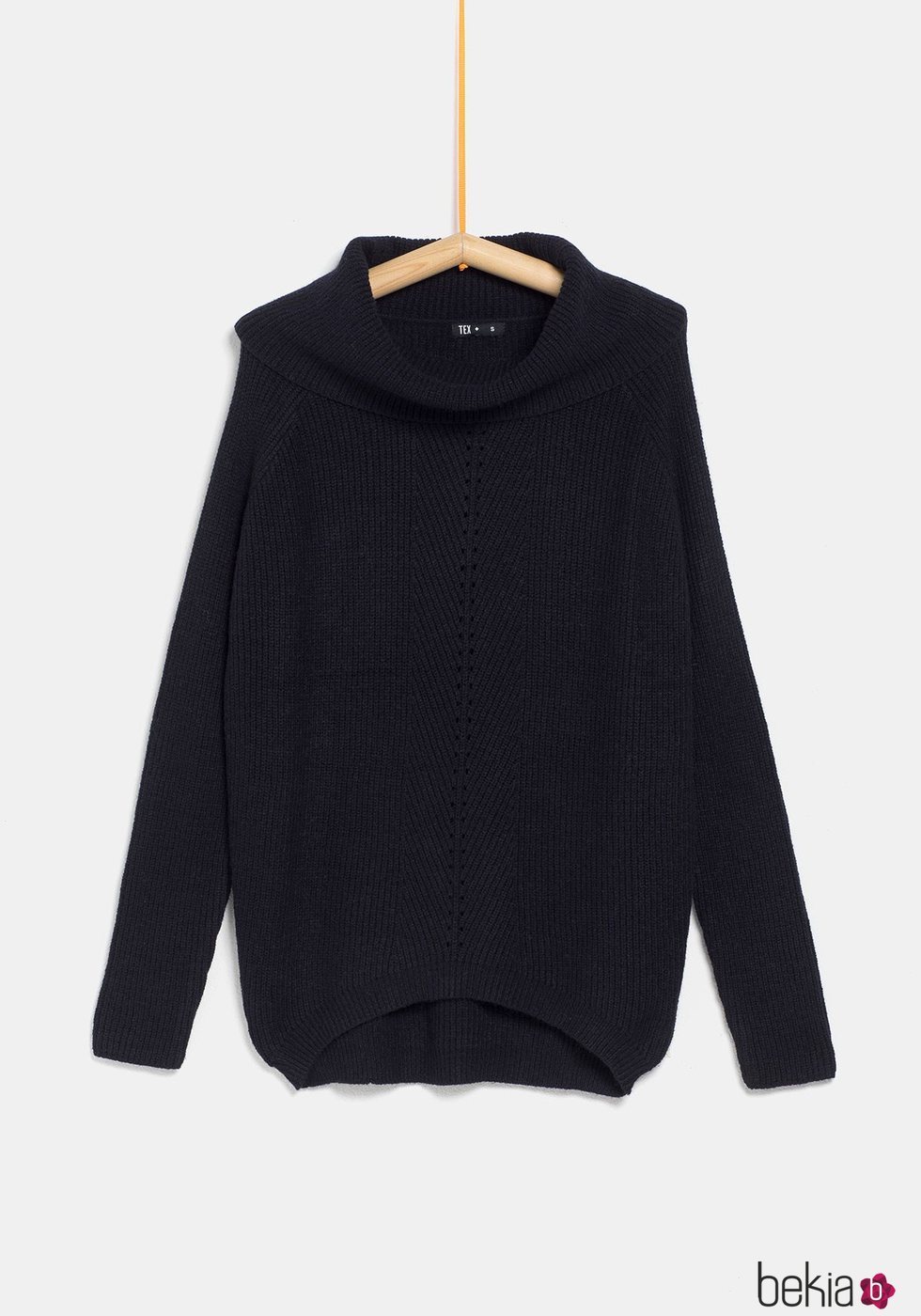 Jersey negro para mujer de la colección 'I-O' de Carrefour y TEX para otoño/invierno 2019