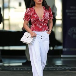 Priyanka Chopra con look veraniego por Los Ángeles