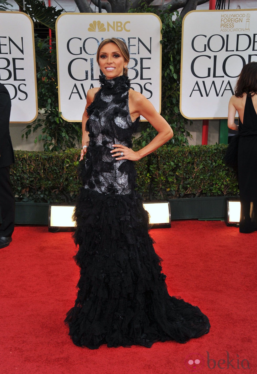 Giuliana Rancic con un vestido de Monique Collignon en la alfombra roja de los Globos de Oro 2012