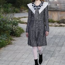 Vestido midi de tweed de la colección primavera/ verano 2020 de Alta Costura de Chanel