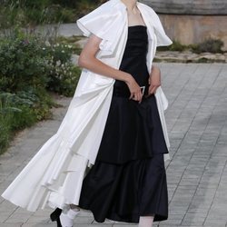 Conjunto de vestido y capa de la colección primavera/ verano 2020 de Alta Costura de Chanel