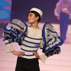 Jersey a rayas del desfile de Alta Costura 2020 de Jean Paul Gaultier