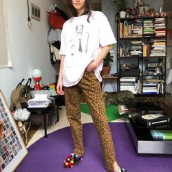 Alba Galocha con pantalón animal print y zapatilllas de andar por casa multiculor