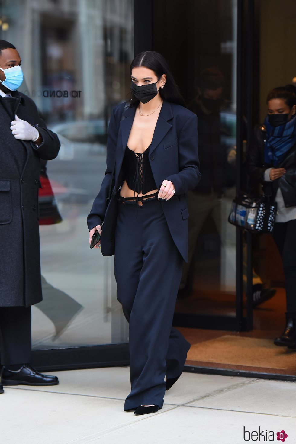 Dua Lipa con un look boyish en Nueva York