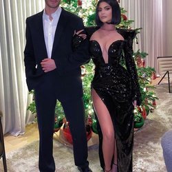 Kylie Jenner con un vestido negro de paillettes de Bailmain en el cumpleaños de Diddy