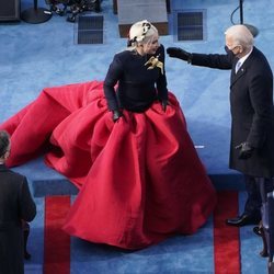 Lady Gaga vestida de Schiaparelli en la toma de posesión de Joe Biden