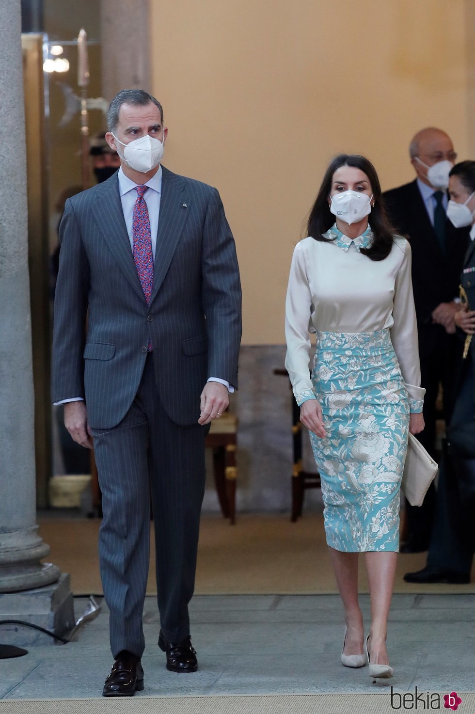 La Reina Letizia con un look reciclado de Duyos en un acto oficial