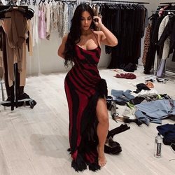 Kim Kardashian con vestido animal print rojo de Roberto Cavalli