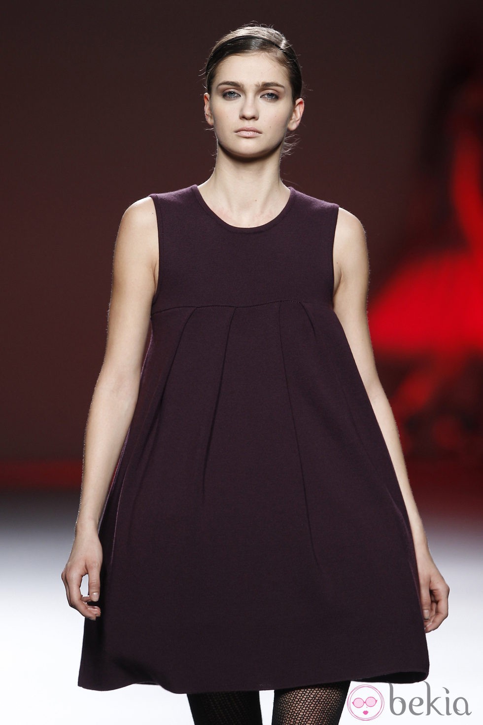 Vestido morado sin mangas de Amaya Arzuaga en Fashion Week Madrid