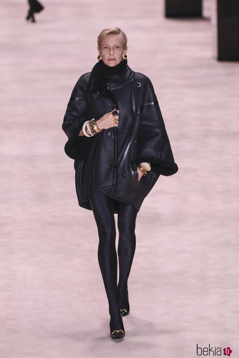 Chaqueta oversize en el desfile otoño/invierno 2022/2023 de Saint Laurent