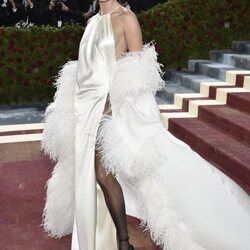 Hailey Bieber de Saint Laurent en la MET Gala 2022