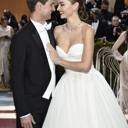 Evan Spiegel y Miranda Kerr en la MET Gala 2022