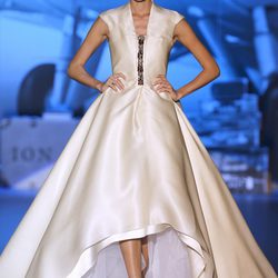 Vestido de novia de Ion Fiz en Fashion Week Madrid