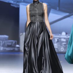 Vestido en color negro de Ion Fiz en Fashion Week Madrid