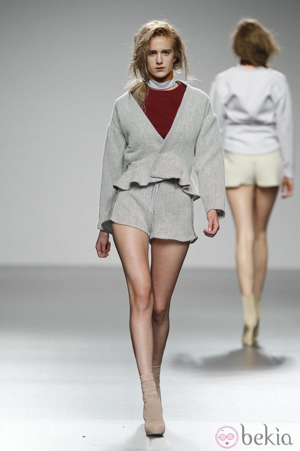 Diseño en gris perla de Sternös en 'El Ego' de Fashion Week Madrid