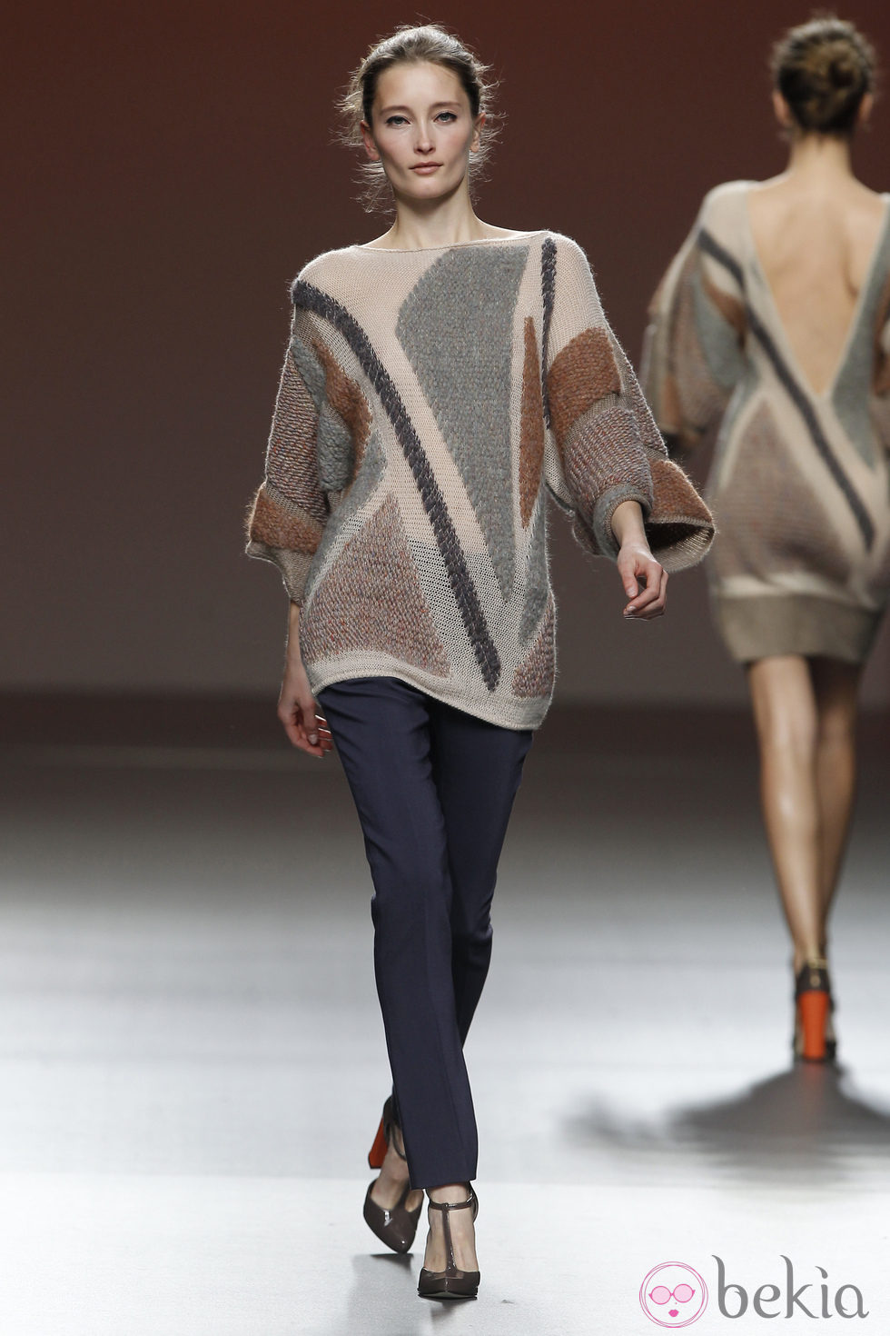 Jersey de lana con estampado en tono chocolate y gris de Sita Murt en la Fashion Week Madrid