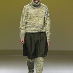 Conjunto verde de punto con falda de Carlos Díez en la Fashion Week Madrid