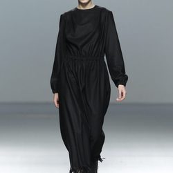 Mono negro de manga larga de Carlos Díez en la Fashion Week Madrid