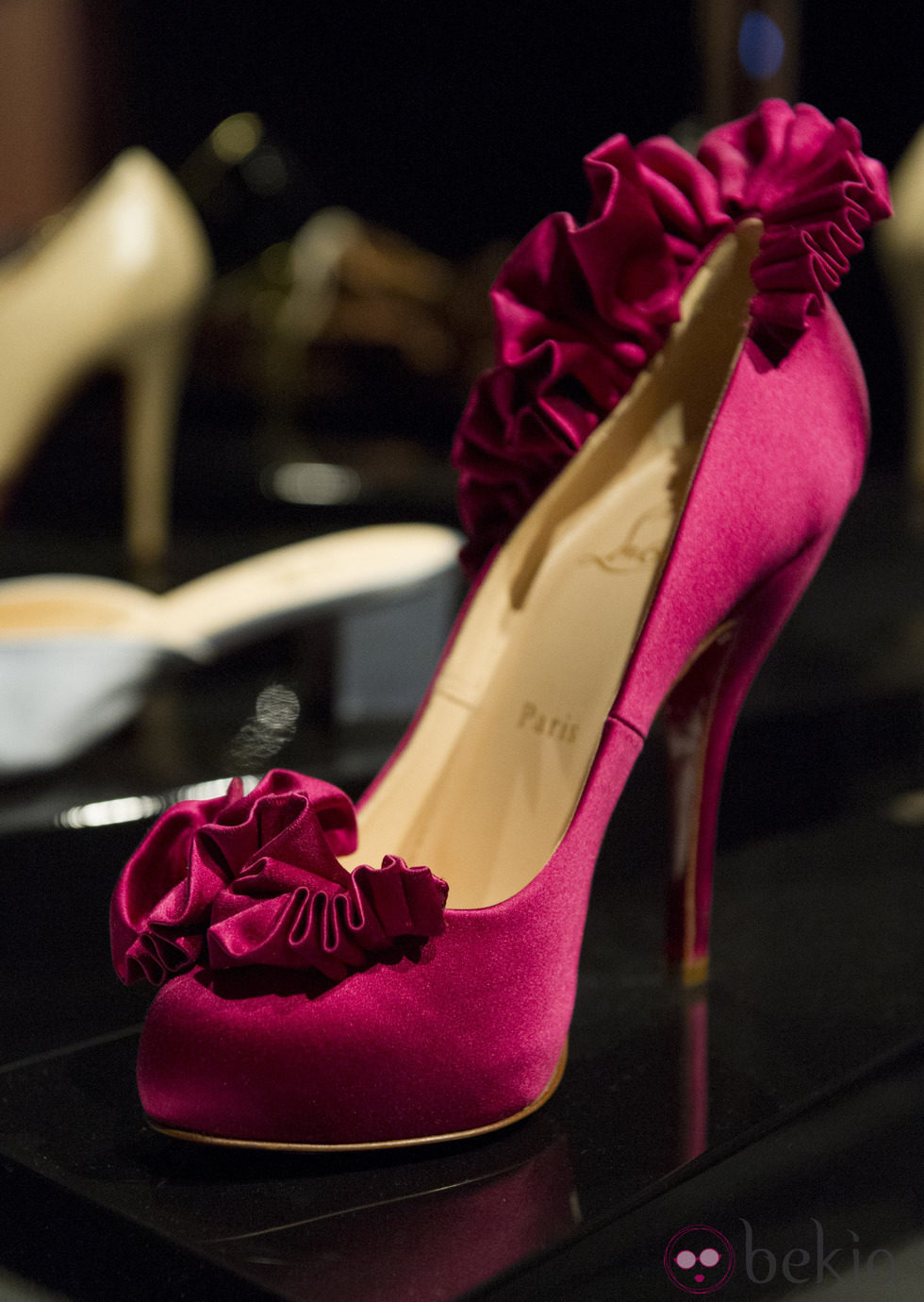 Zapatos fucsia de la exposición de Christian Louboutin en Londres