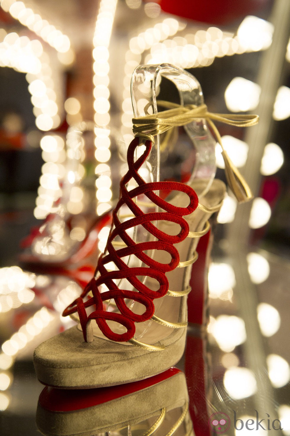 Sandalias de Christian Louboutin expuestas en el Museo del Diseño en Londres