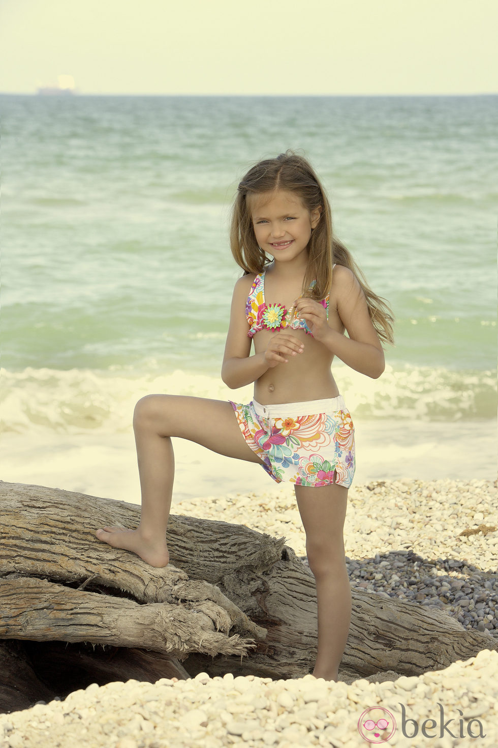 Conjunto de bikini y pantalón de la colección verano 2012 de Dolores Cortés DC KIDS