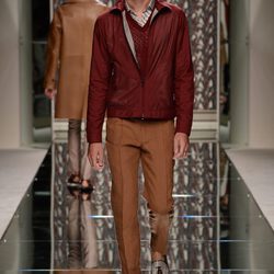 Cazadora y pantalón de pinzas de Ermenegildo Zegna en la pasarela de la Semana de la Moda masculina de Milán