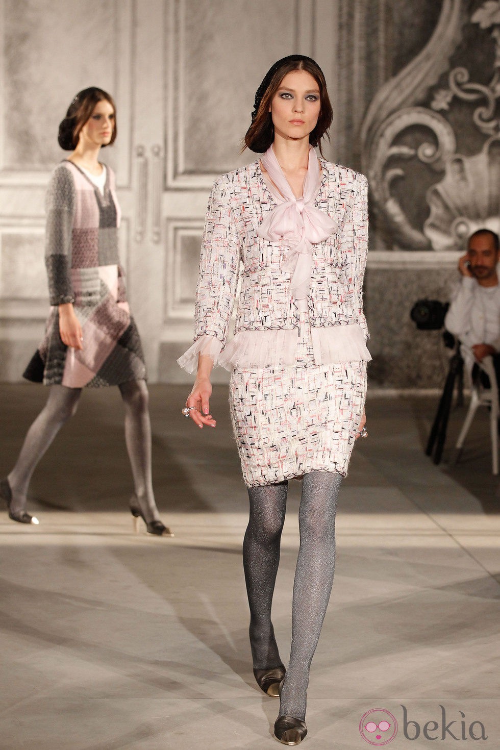 Traje en colores pastel de Chanel en la Pasarela de la Alta Costura de París otoño/invierno 2012/2013