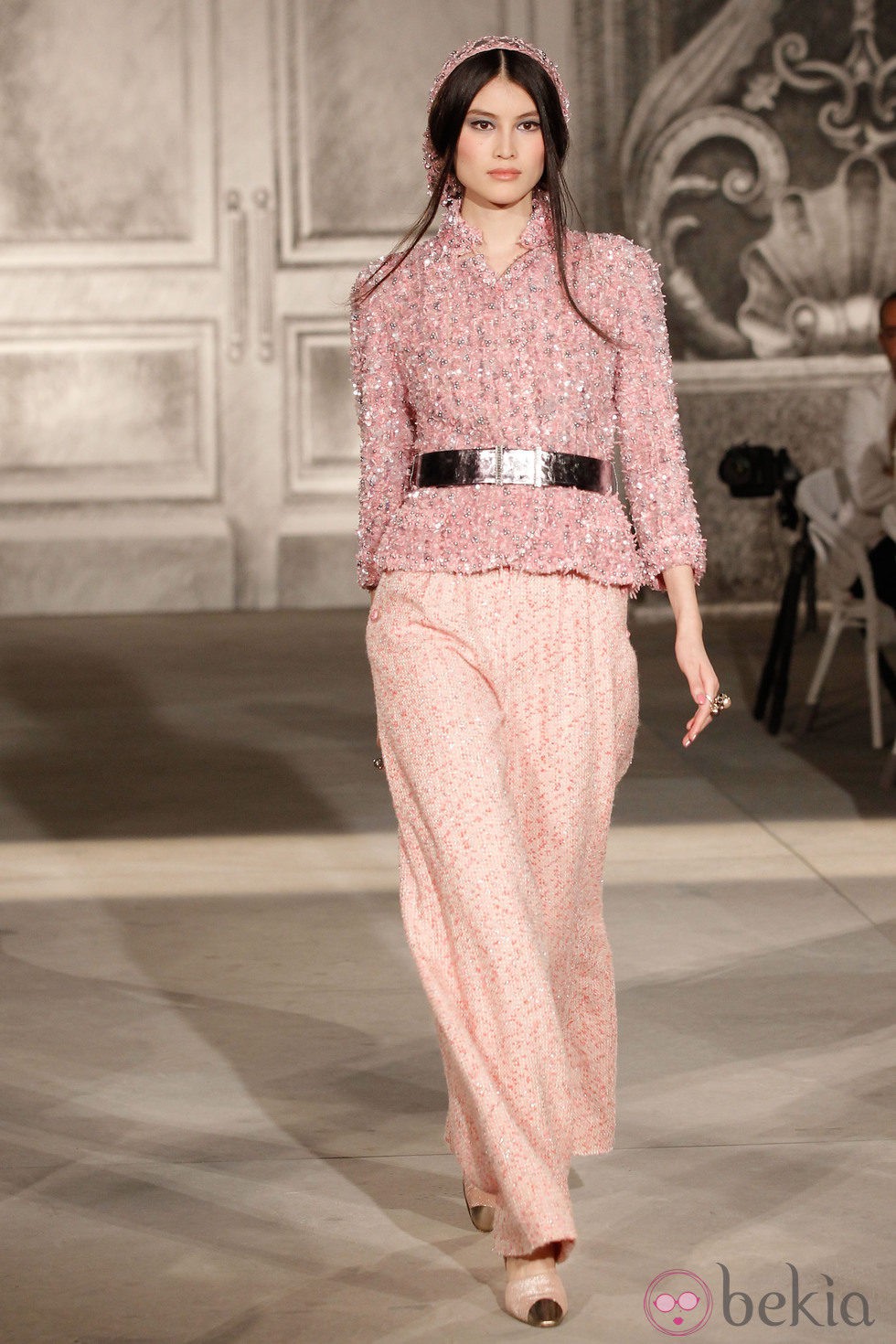 Chaqueta de lana y paillettes de Chanel en la pasarela de la Alta Costura de París otoño/invierno 2012/2013